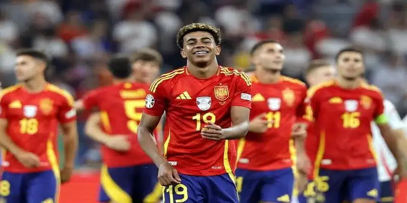 Lamine Yamal kiến tạo bằng trivela trước Espanyol.